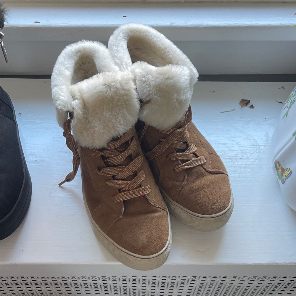 Cougar Women's Tan Fur-Lined Sneakers